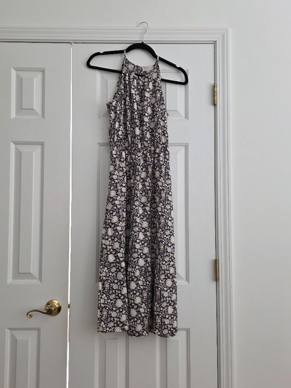 LOFT Floral Midi Dress – Black & White Sleeveless Flowy Dress